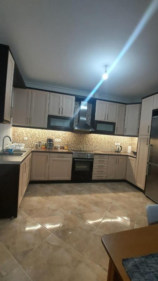 Vanas Apartment *